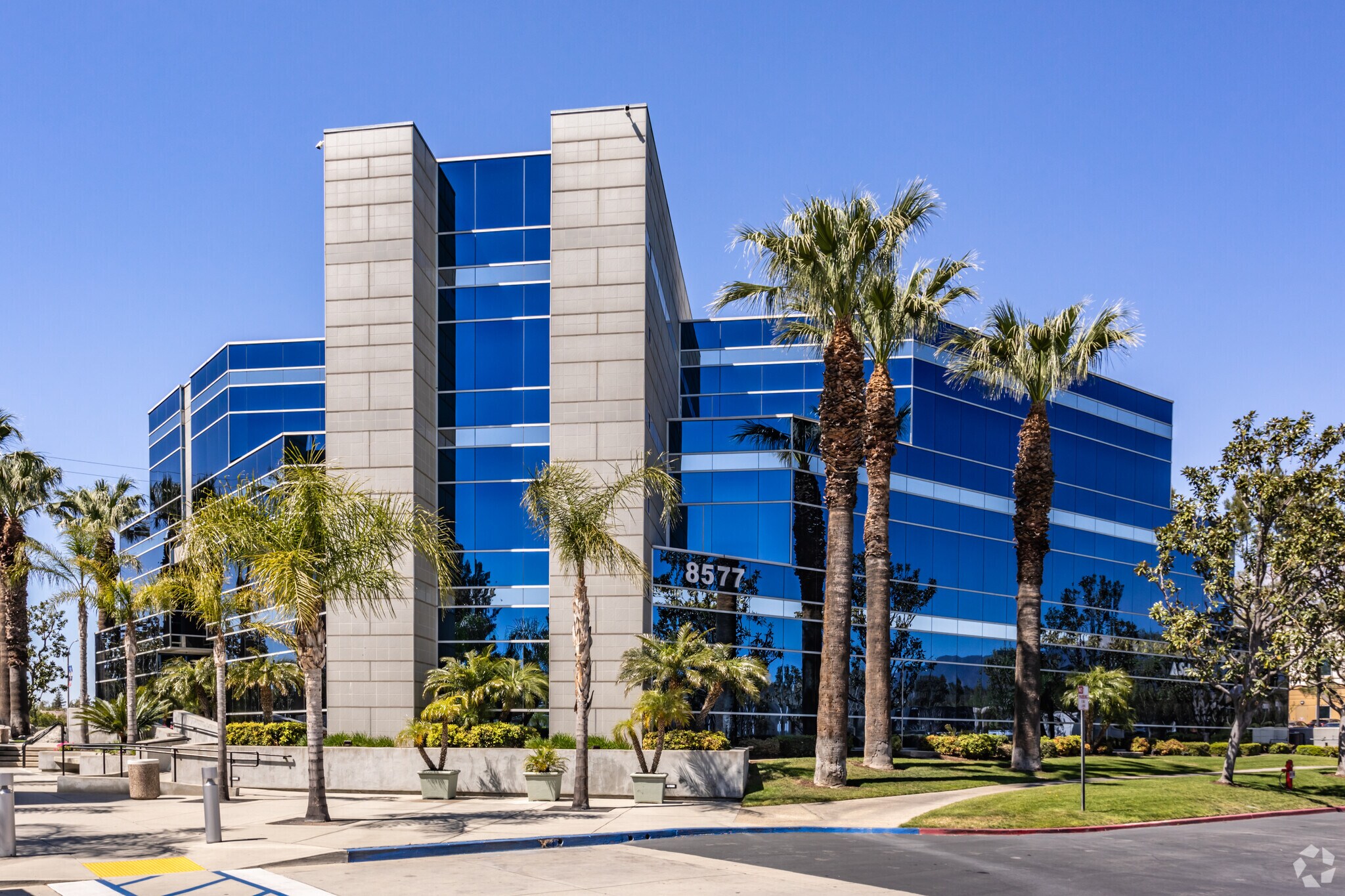 8599 Haven Ave, Rancho Cucamonga, CA à louer Photo de l’immeuble– Image 1 sur 17