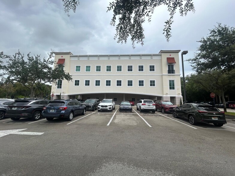 12600 Pembroke Rd, Miramar, FL à louer - Photo de l’immeuble – Image 2 sur 25