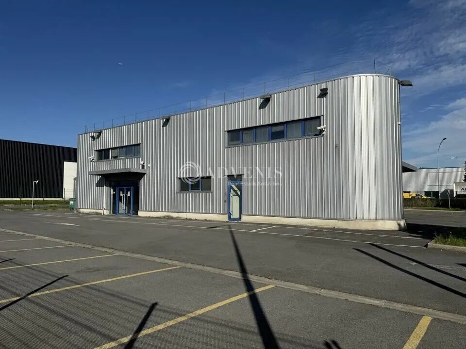 Local d’activités dans Mitry-Mory à louer Photo principale– Image 1 sur 9