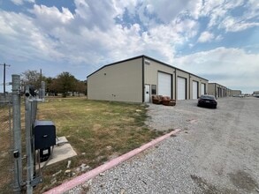 1630 Seaborn Rd, Ponder, TX à louer Photo de l’immeuble– Image 1 sur 12