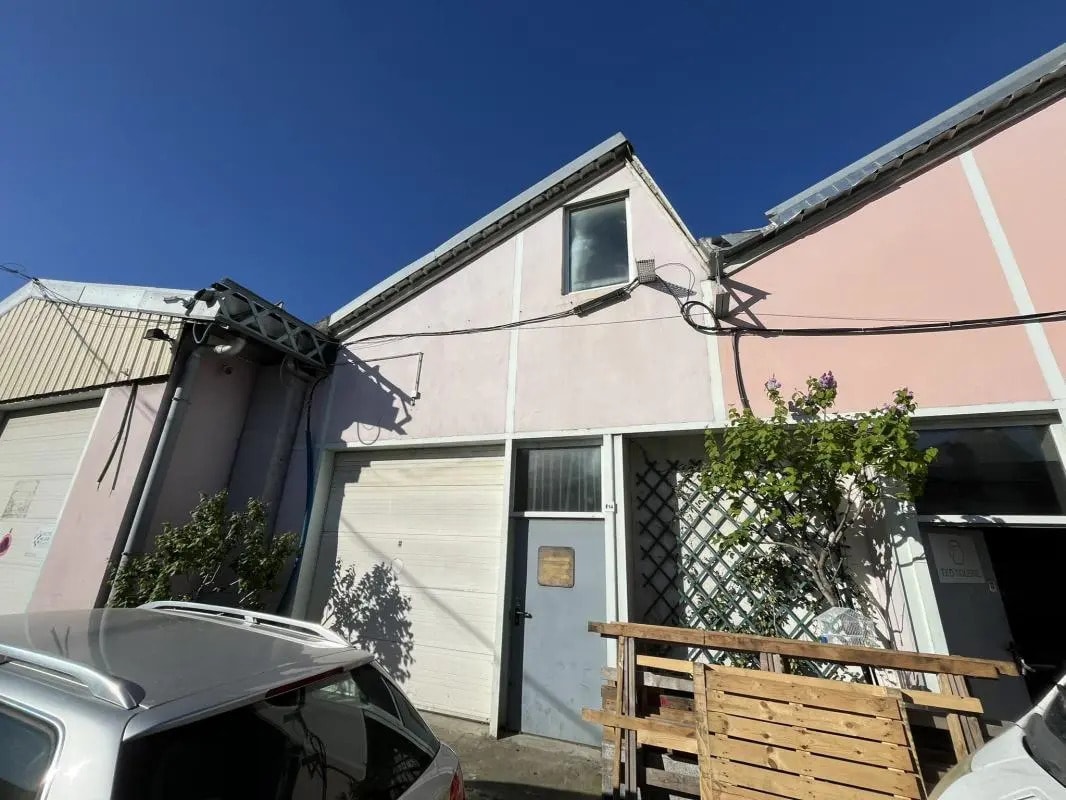 Local d’activités dans Vénissieux à louer Photo de l’immeuble– Image 1 sur 11