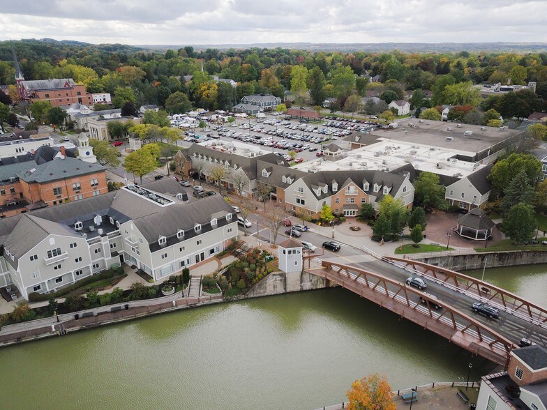 1-200 Fairport Village Lndg, Fairport, NY à louer - Photo principale – Image 1 sur 8
