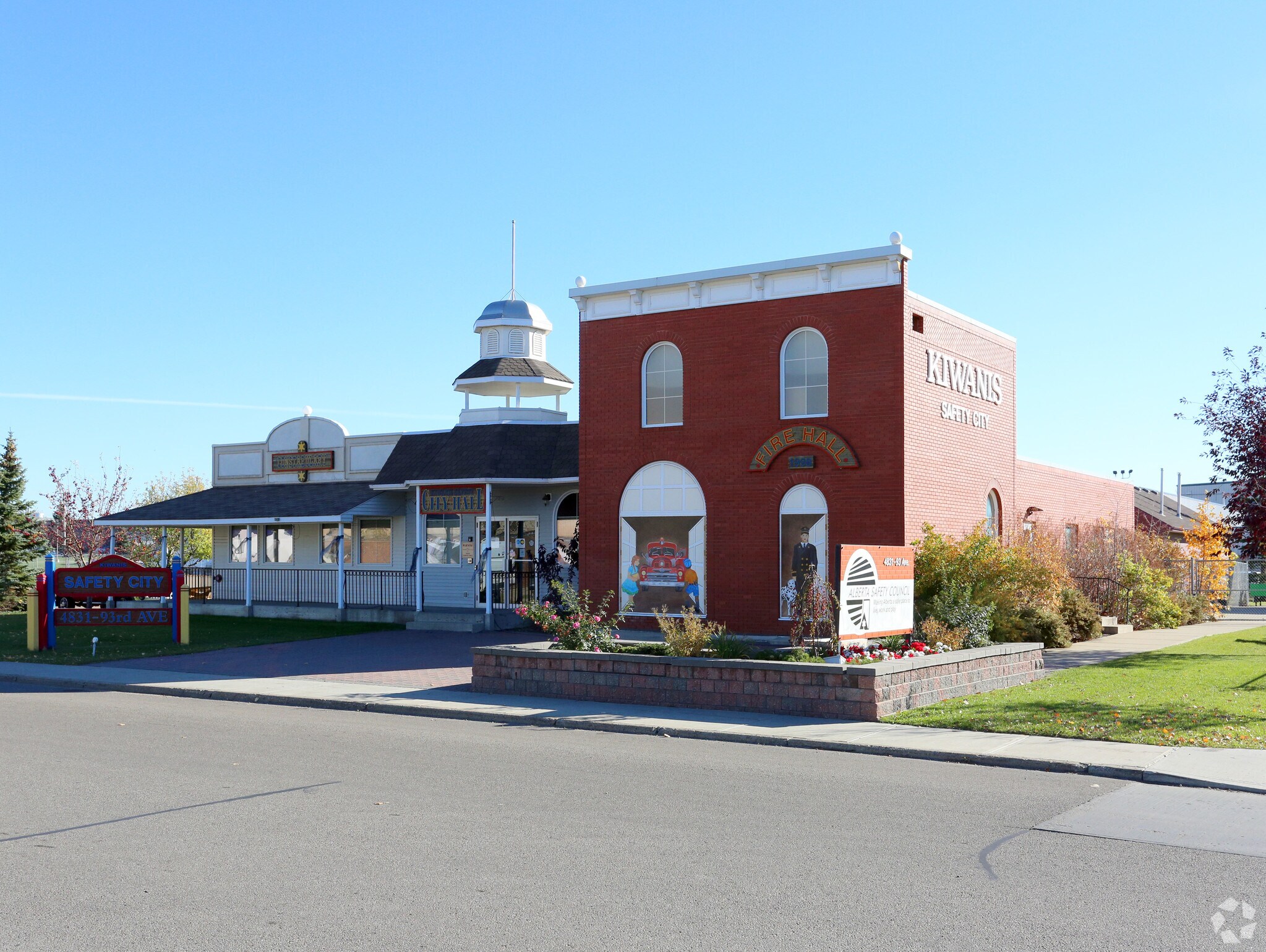 4839 93th Ave NW, Edmonton, AB à vendre Photo de l’immeuble– Image 1 sur 7