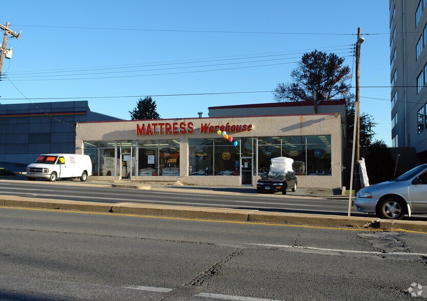 2704 University Blvd W, Wheaton, MD à louer - Photo principale – Image 1 sur 2