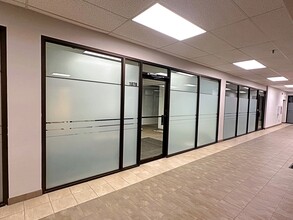 9816 Hardin St, Fort McMurray, AB à louer Photo intérieure– Image 1 sur 6