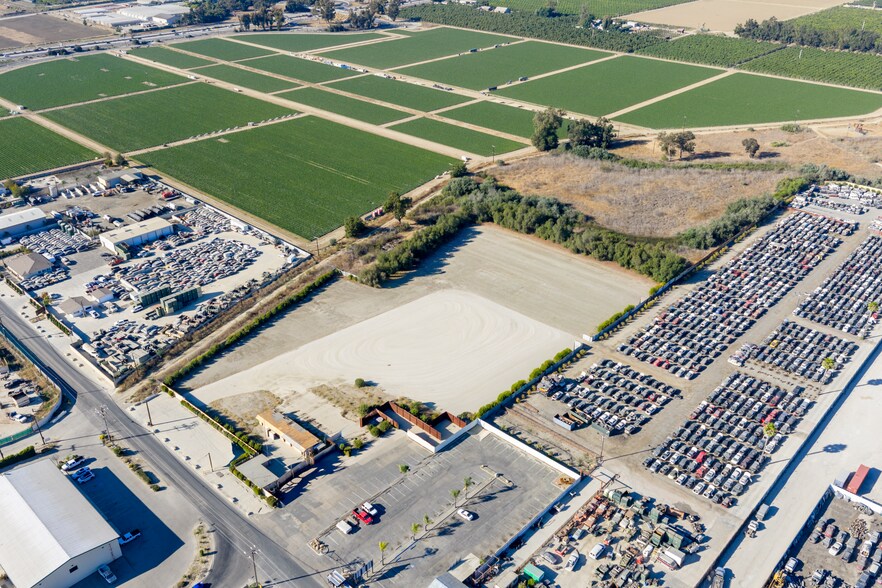 910 Mission Rock Rd, Santa Paula, CA à louer - Photo de l’immeuble – Image 2 sur 5