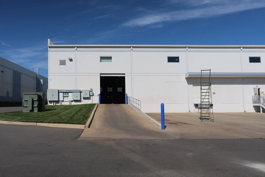 4135 Shopton Rd, Charlotte, NC à louer - Photo de l’immeuble – Image 3 sur 7