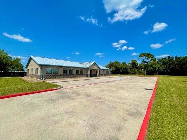 21120 Spring Town Dr, Spring, TX à louer - Photo de l’immeuble – Image 3 sur 16