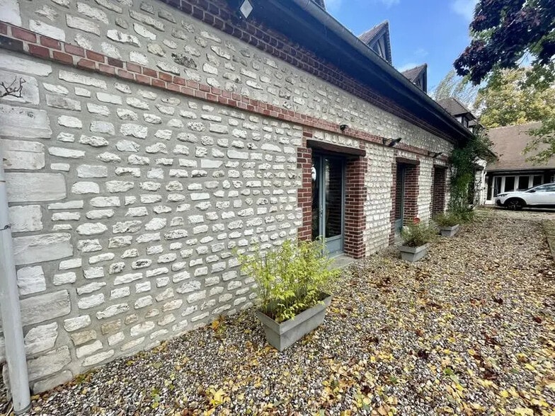 Bureau dans Hautot-sur-Seine à louer - Photo de l’immeuble – Image 2 sur 11