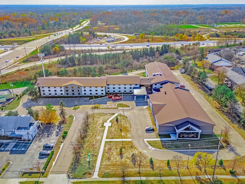 31525 W 12 Mile Rd, Farmington Hills, MI à vendre - Photo principale – Image 2 sur 7