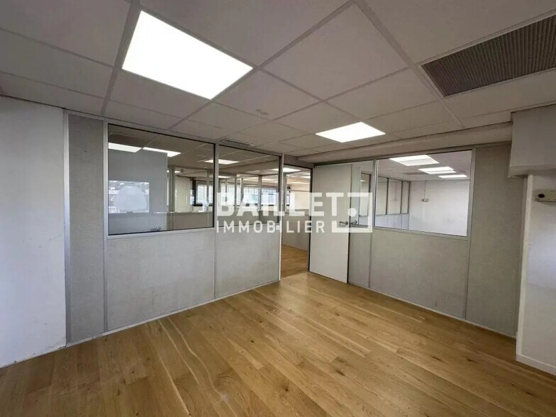 Bureau dans Villeneuve-Loubet à louer - Photo de l’immeuble – Image 3 sur 11