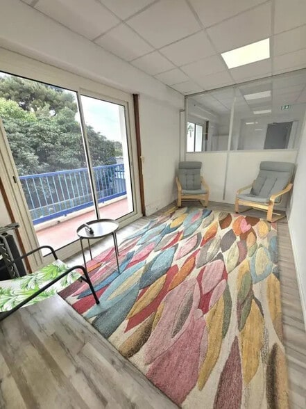 Bureau dans Saint-Laurent-du-Var à louer - Photo intérieure – Image 2 sur 5