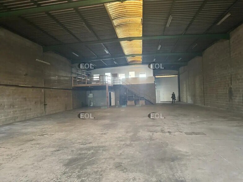 Local d’activités dans Wissous à louer - Photo de l’immeuble – Image 2 sur 7