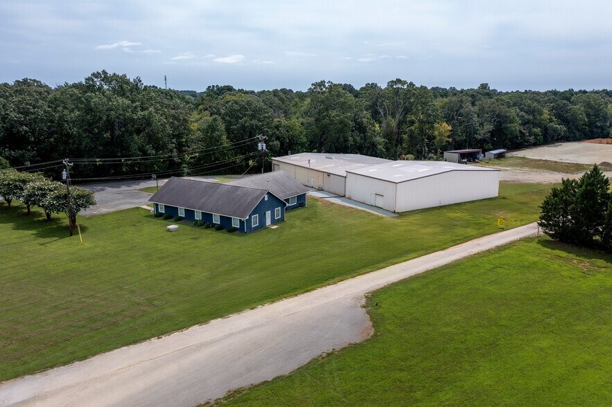 6504 Burlington Rd, Whitsett, NC à louer - Photo de l’immeuble – Image 2 sur 33