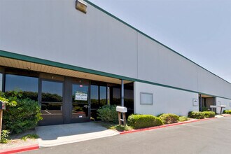 2141 E Philadelphia St, Ontario, CA à louer Photo intérieure– Image 2 sur 3