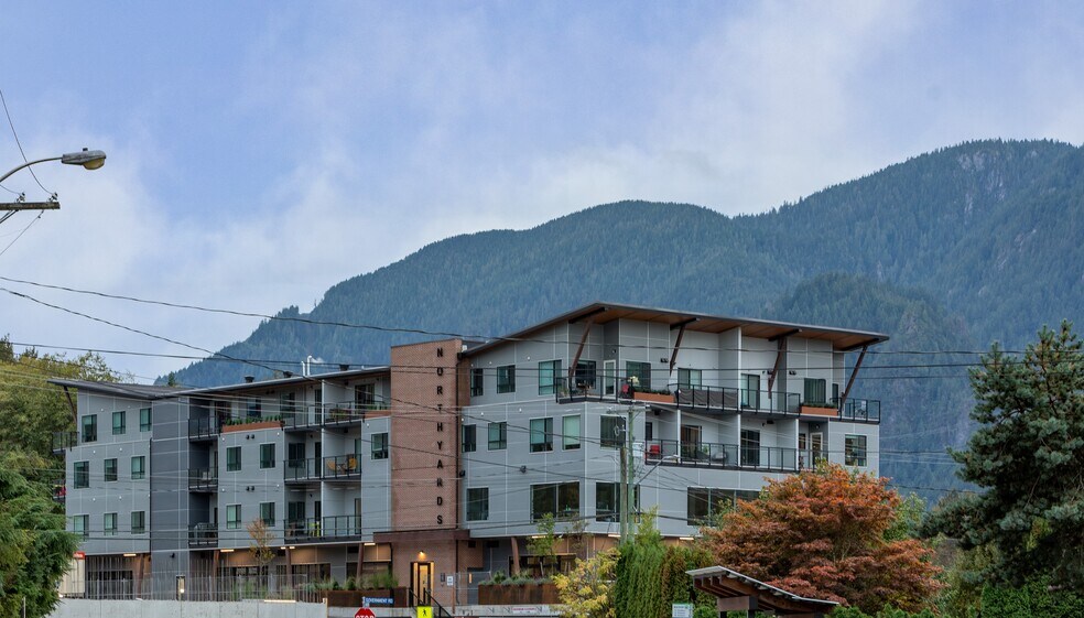 39666 Government Rd, Squamish, BC à vendre - Photo principale – Image 1 sur 16