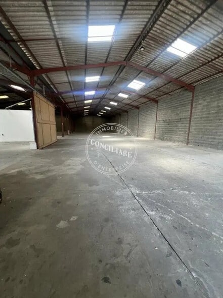 Industriel/Logistique dans Saint-Alban à louer - Photo de l’immeuble – Image 1 sur 5