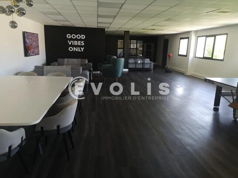 Bureau dans Neuilly-Plaisance à vendre - Photo intérieure – Image 2 sur 12