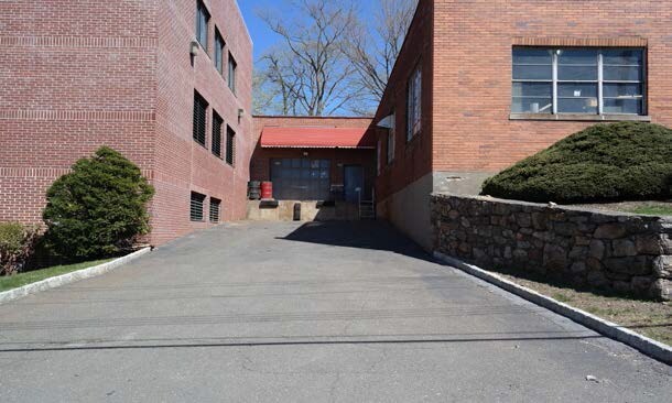 101 Secor Ln, Pelham Manor, NY à vendre - Photo de l’immeuble – Image 3 sur 4