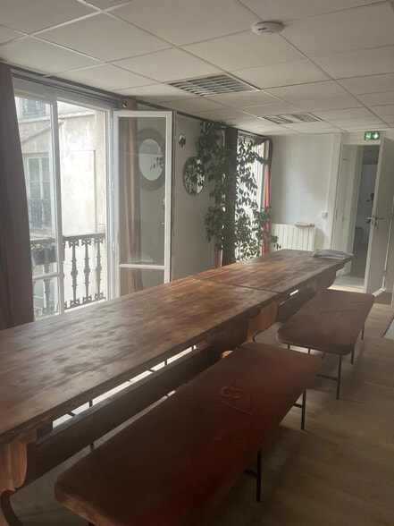 36 Rue Laffitte, Paris à louer - Photo de l’immeuble – Image 2 sur 11
