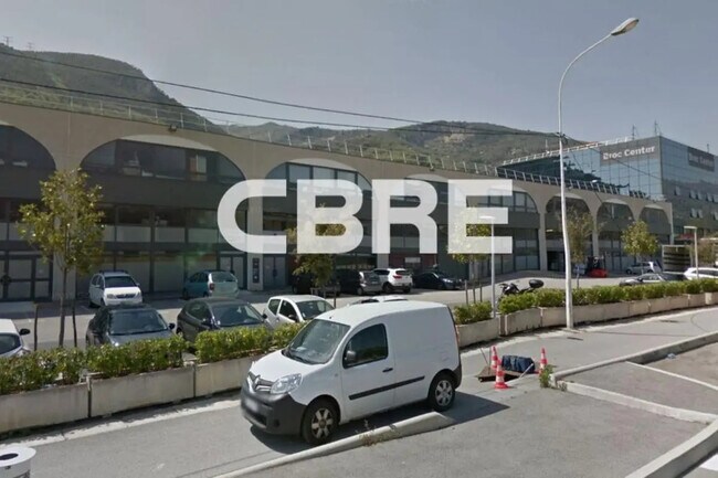 Plus de détails pour Local d'activités à louer