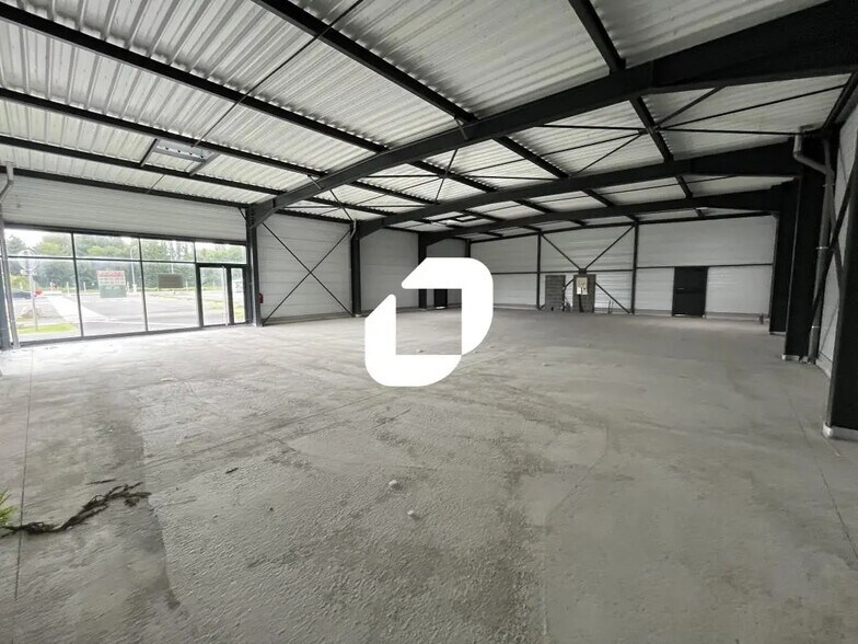 Local commercial dans Sin-le-Noble à louer - Photo de l’immeuble – Image 2 sur 7