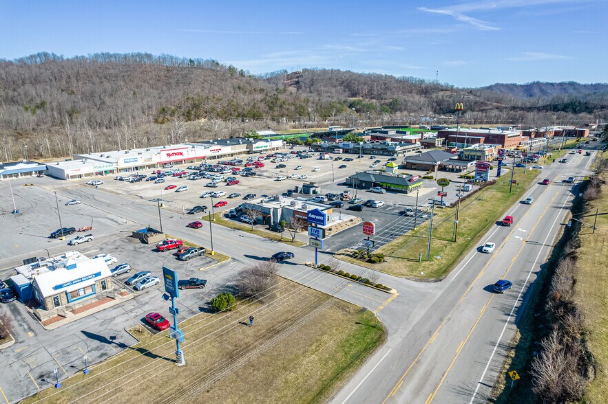 309-419 KY-321, Paintsville, KY à louer - Photo de l’immeuble – Image 3 sur 18