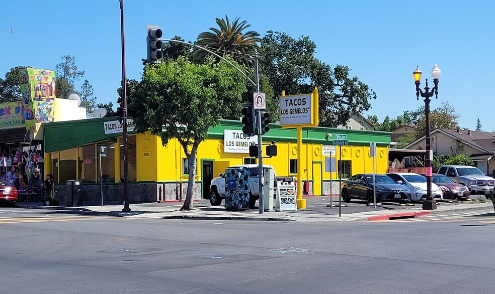 3200 Middlefield Rd, Menlo Park, CA à vendre - Photo de l’immeuble – Image 2 sur 7