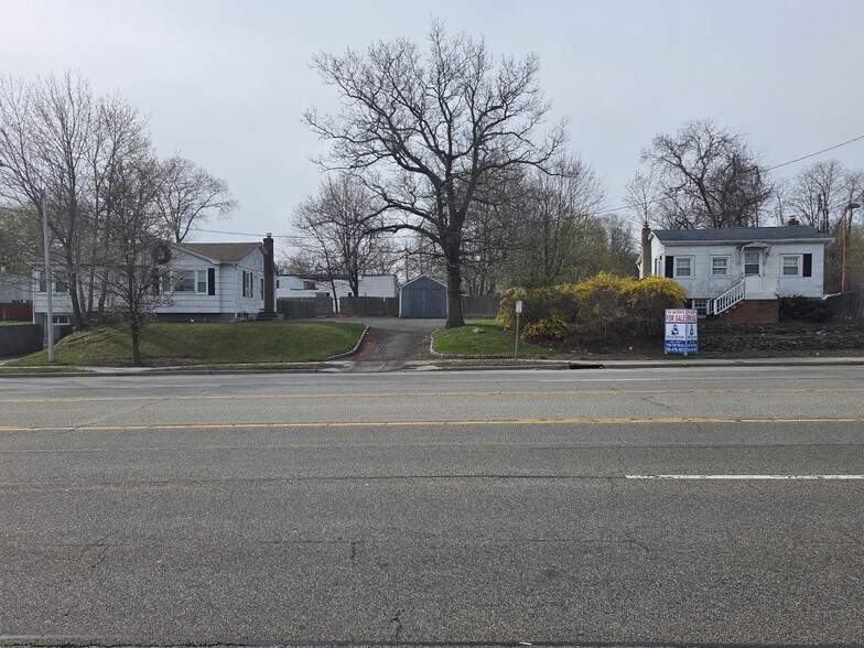 306 Route 25A, Mount Sinai, NY à vendre - Photo de l’immeuble – Image 3 sur 12