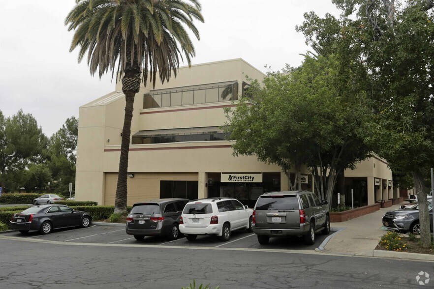 250 W 1st St, Claremont, CA à louer - Photo principale – Image 3 sur 7