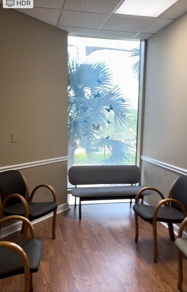 2100 SE Ocean Blvd, Stuart, FL à louer - Photo intérieure – Image 3 sur 12