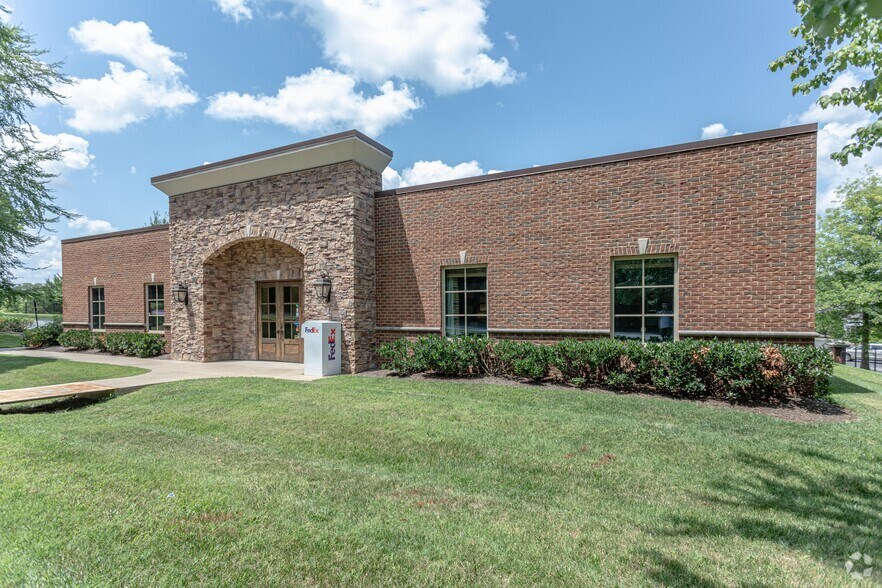 212 N Castle Heights Ave, Lebanon, TN à louer - Photo principale – Image 1 sur 5