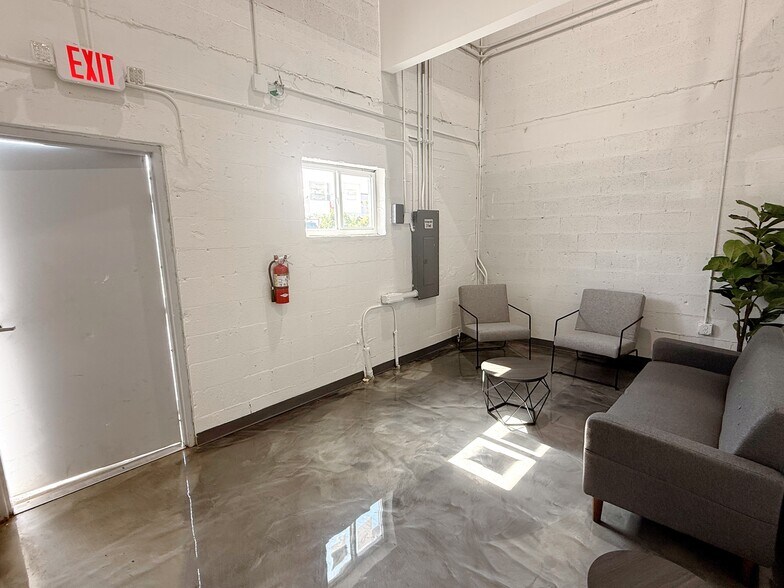 8195 NW 98th St, Medley, FL à louer - Photo de l’immeuble – Image 2 sur 10