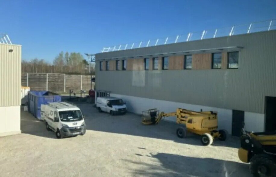 Local d’activités dans Gradignan à louer - Photo de l’immeuble – Image 2 sur 3
