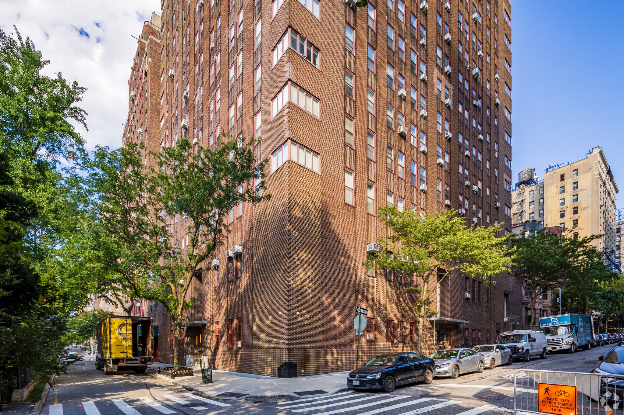 310 Riverside Dr, New York, NY à louer Photo de l’immeuble– Image 1 sur 2