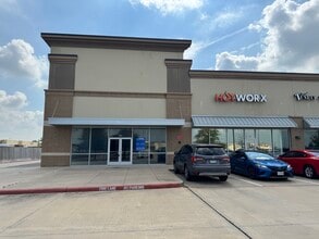 4557-4573 E Sam Houston Pky S, Pasadena, TX à louer Photo intérieure– Image 1 sur 2