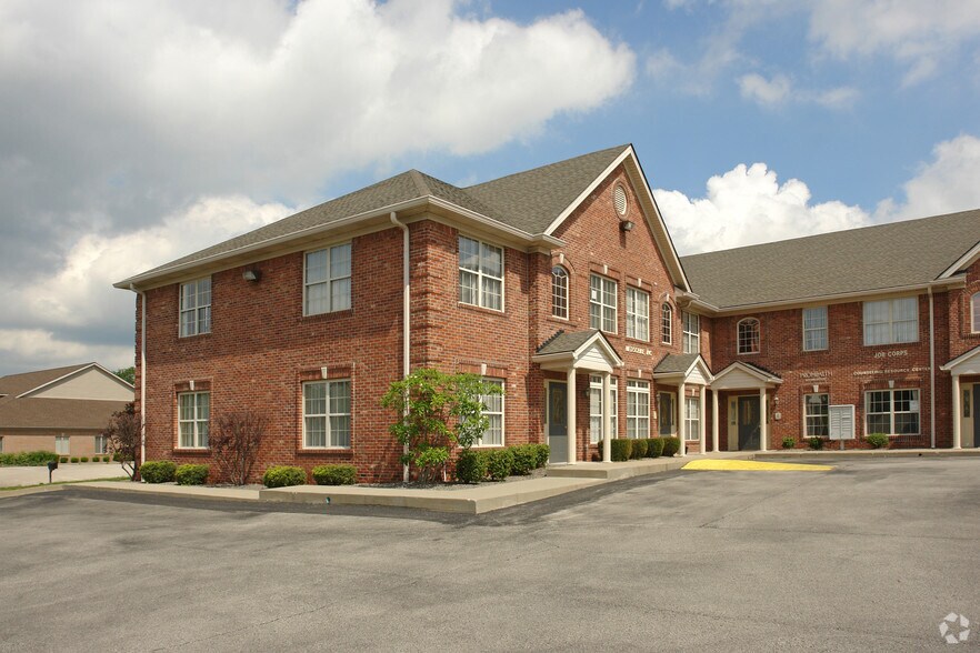 720 Rolling Creek Dr, New Albany, IN à louer - Photo de l’immeuble – Image 3 sur 8