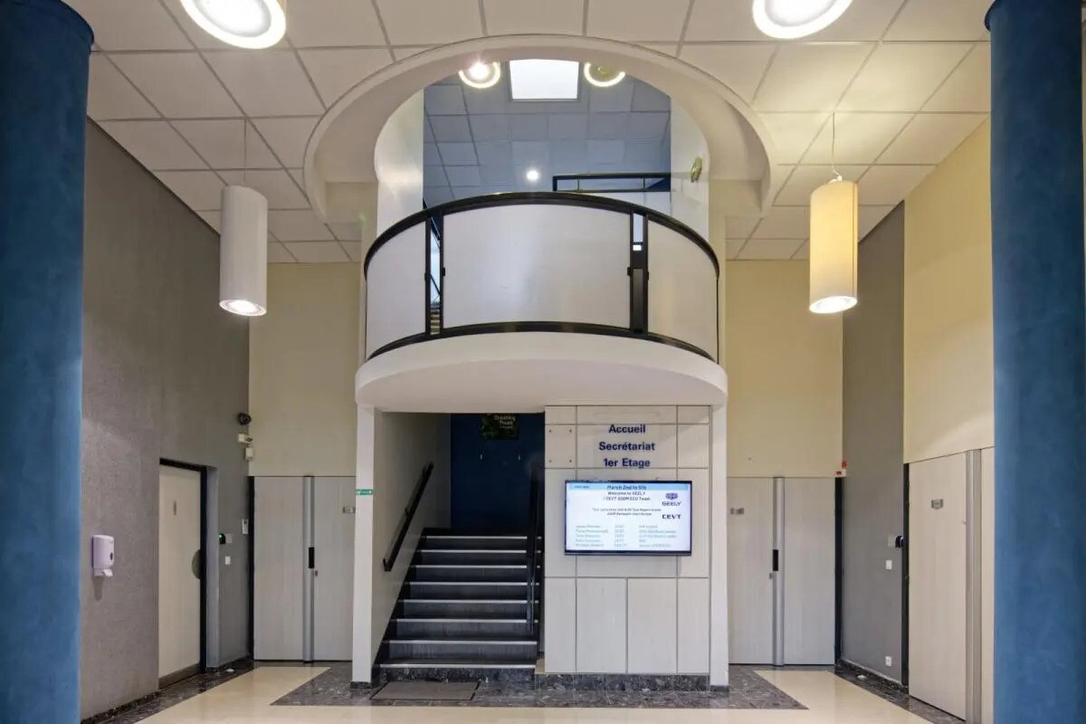 21/23 Rue Du Petit Albi, Cergy à louer Hall d’entrée– Image 1 sur 2