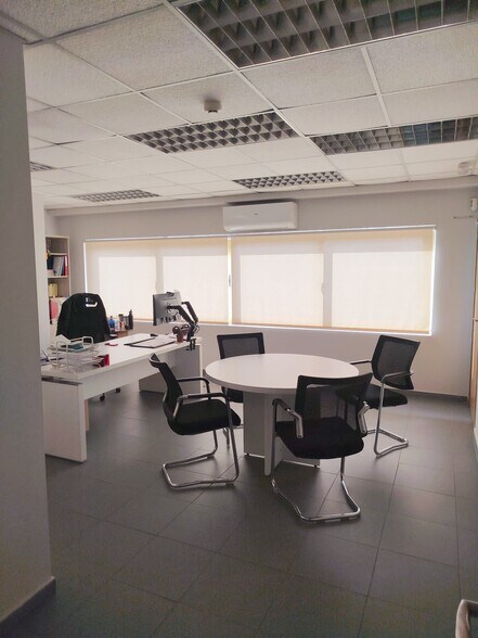 Industriel/Logistique dans Loeches, Madrid à vendre - Photo de l’immeuble – Image 2 sur 47