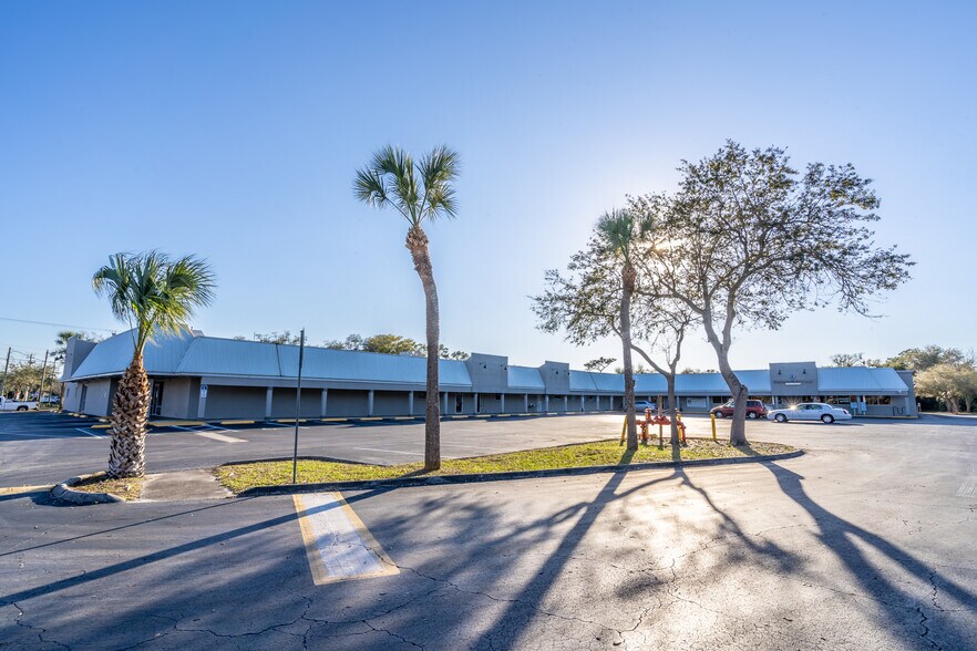 2670-2690 S Orlando Dr, Sanford, FL à louer - Photo de l’immeuble – Image 2 sur 5