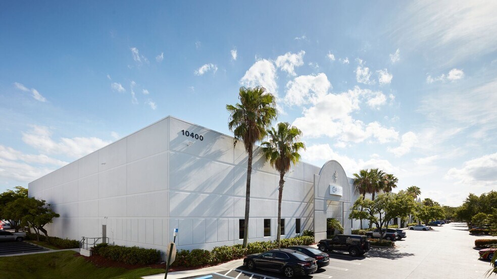10300 NW 19th St, Miami, FL à louer - Photo principale – Image 1 sur 3
