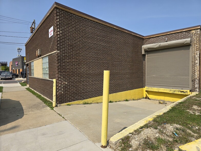 921 Main St, Melrose Park, IL à louer - Photo de l’immeuble – Image 2 sur 8