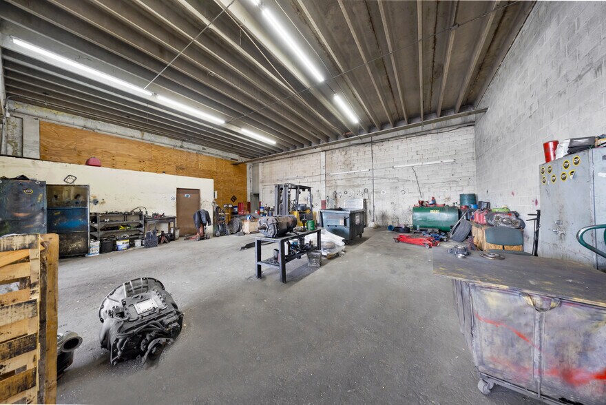 9630 NW South River Dr, Medley, FL à louer - Photo de l’immeuble – Image 1 sur 16