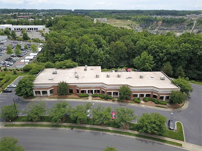 2400 Crownpoint Executive Dr, Charlotte, NC à louer - Aérien – Image 2 sur 3