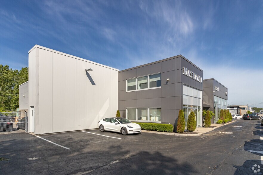 1750 Boul Chomedey, Laval, QC à louer - Photo de l’immeuble – Image 2 sur 4