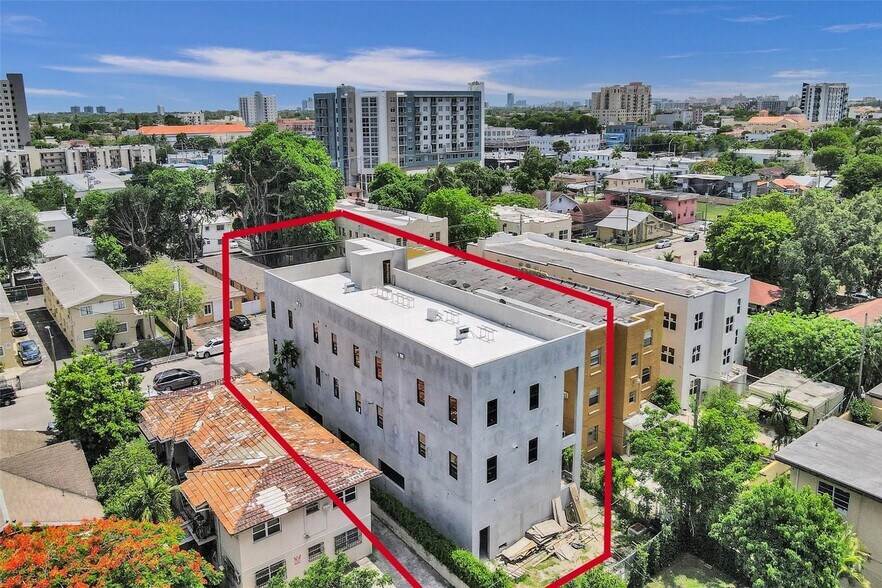 1037 NW 2nd St, Miami, FL à vendre - Photo de l’immeuble – Image 3 sur 28