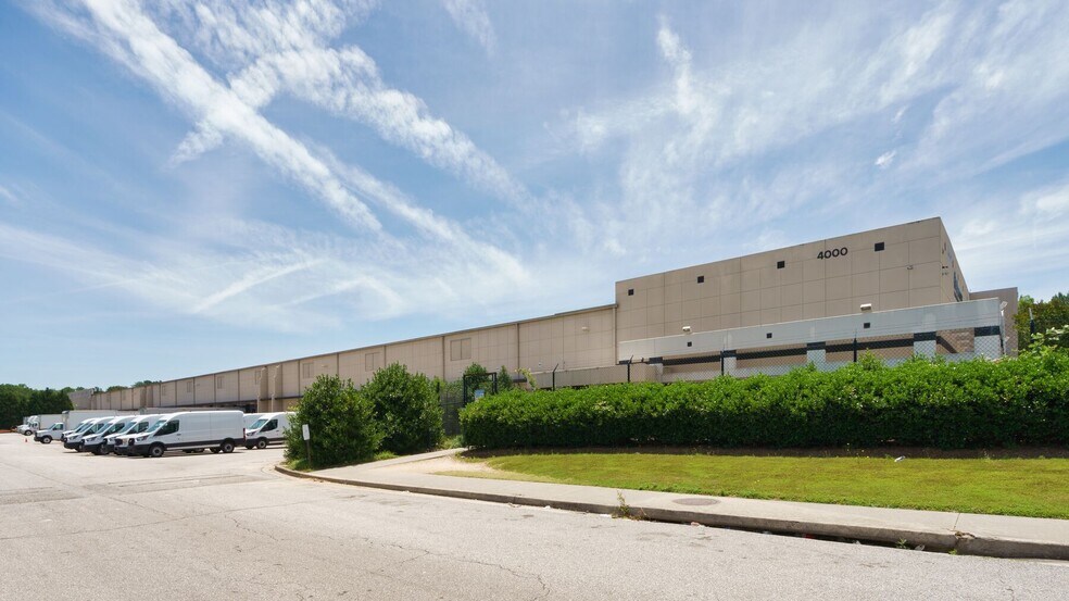 4000 S Corporate Pky, Forest Park, GA à louer - Photo de l’immeuble – Image 2 sur 5