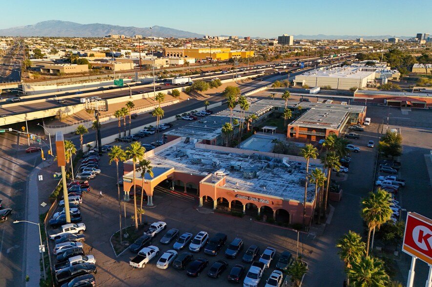 1365 W Grant Rd, Tucson, AZ à vendre - Photo de l’immeuble – Image 2 sur 43