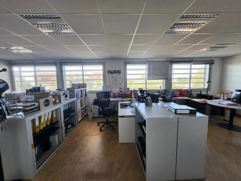 Bureau dans Castries à louer - Photo de l’immeuble – Image 2 sur 6