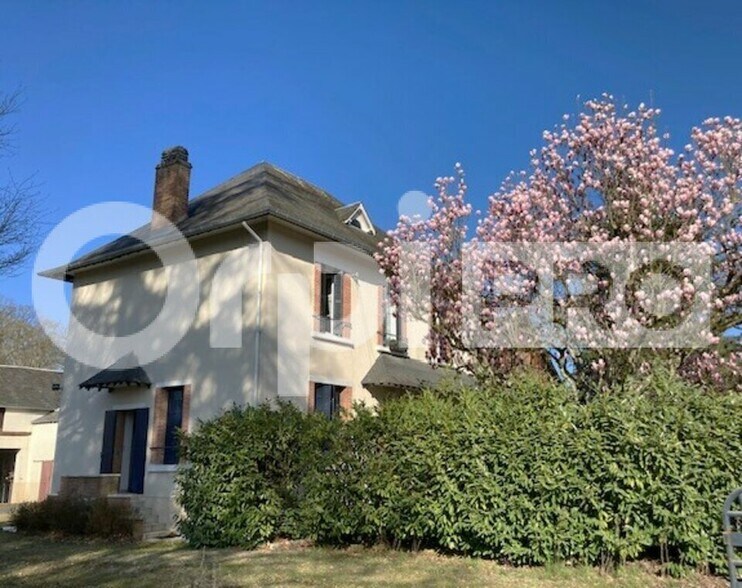 Bureau dans La Ferté-Saint-Cyr à vendre - Photo de l’immeuble – Image 2 sur 8